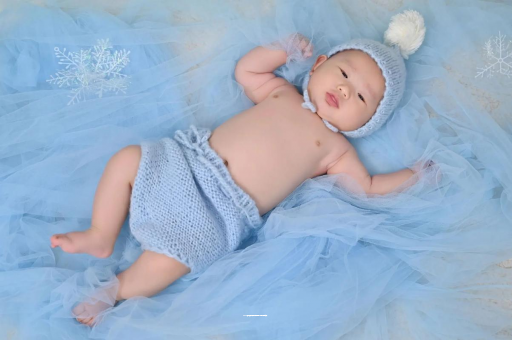 漳浦宝宝睡迷糊了才肯吃奶 漳浦宝宝睡迷糊了才肯吃奶